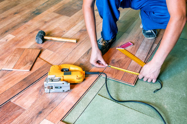 the master carpenter measures the laminate